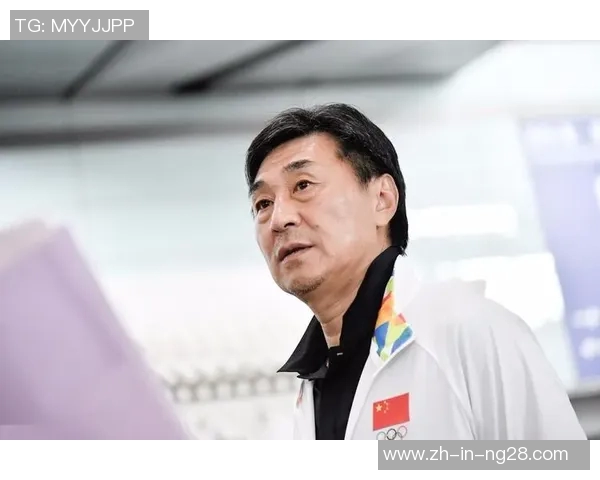 国际足坛巨星晒完美腹肌照片引发球迷热烈关注讨论