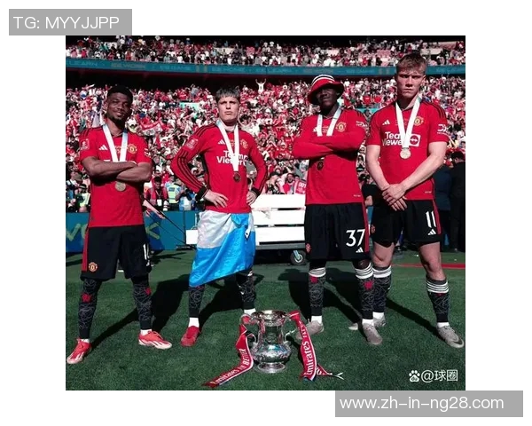 四大足球巨星同框合影展现荣耀时刻 球迷热议传奇对决的精彩瞬间 四大足球巨星同框合影展现荣耀时刻 球迷热议传奇对决的精彩瞬间